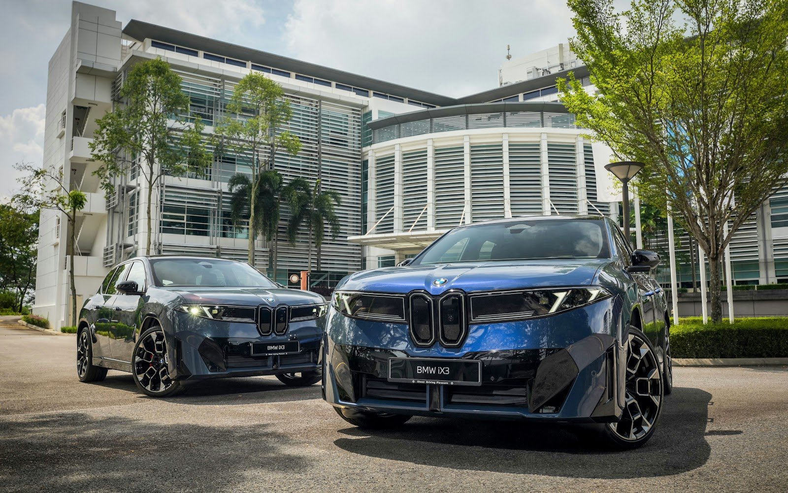 Novo BMW iX3 elétrico chega às concessionárias por R$ 582.950