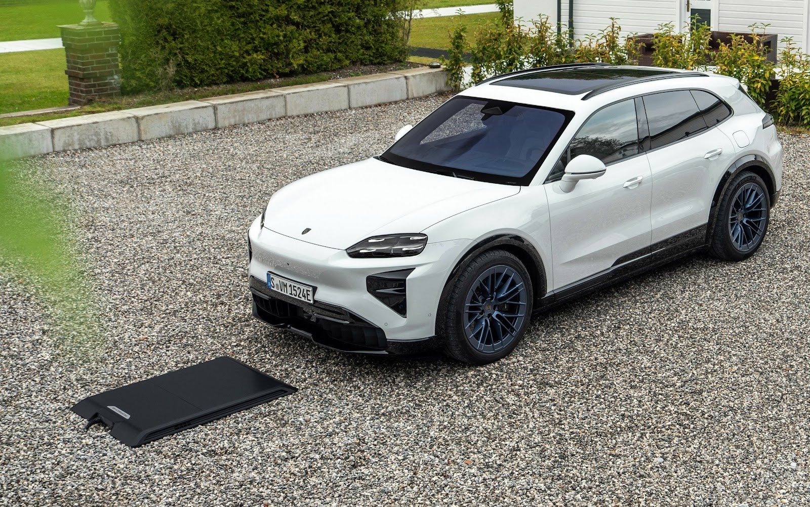 Porsche Cayenne Electric 2027 ganha recarga sem fio e portas elétricas