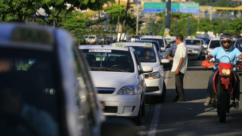 Taxista acusado de cobrar R$ 30 mil de torcedor do Boca por corrida tem carro apreendido em SP