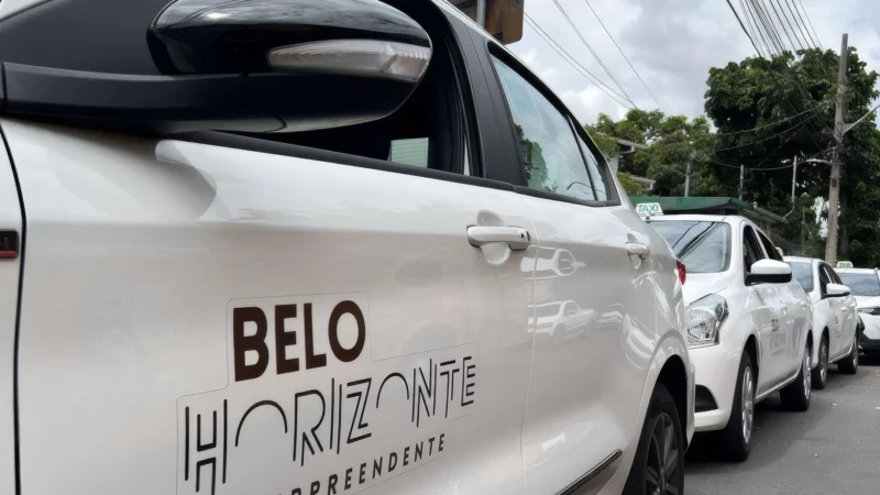 BH libera táxi-lotação de sete lugares e paralisa rota da avenida do Contorno