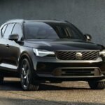 Volvo XC40, EX40 e EC40 2027: linha ganha novo visual, tela de 11,2″ e mais tecnologia