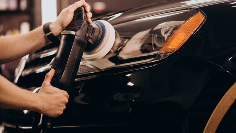 4 sinais de que a pintura do seu carro precisa de polimento urgente