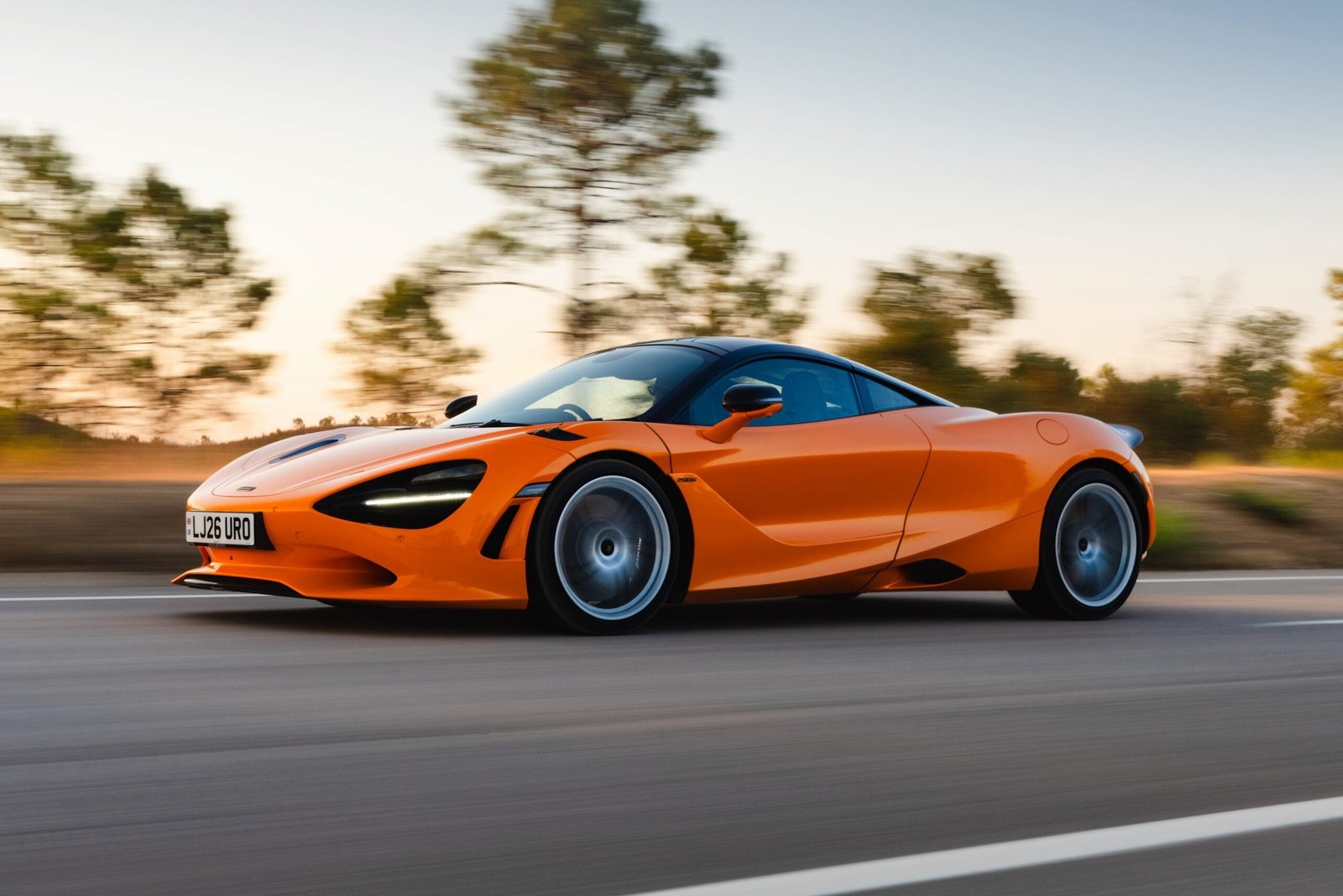 McLaren 750S terá produção encerrada em 2027 e marca o fim de ciclo dos supercarros V8 sem assistência elétrica