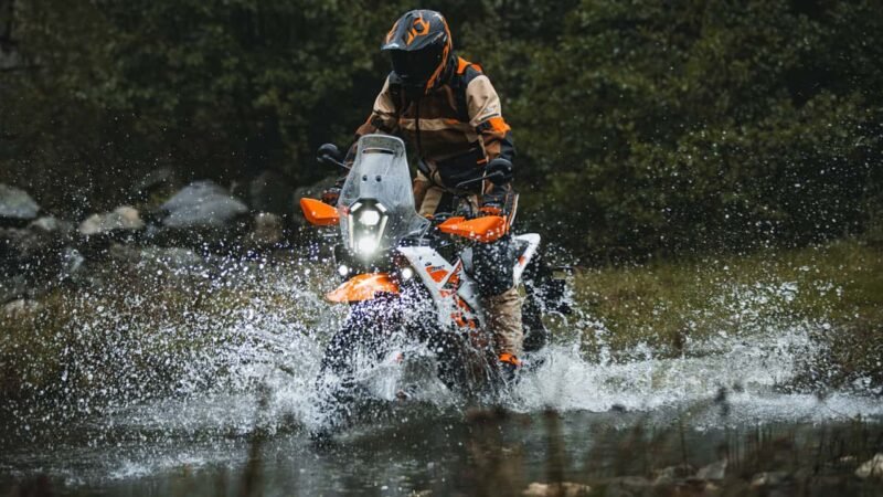 Após ser assumida pela Bajaj, KTM desmente rumores de que transferirá produção para a Índia