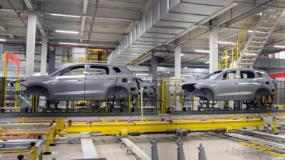 Fábrica da BYD na Bahia inicia testes de pintura e solda, e carros 100% nacionais ficam para 2027