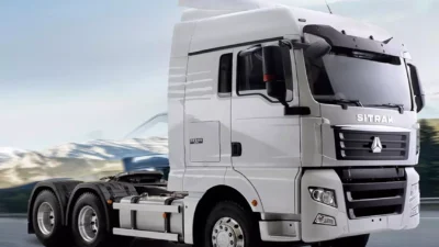 Sinotruk volta ao Brasil com caminhões Sitrak C7H na Fenatran 2026