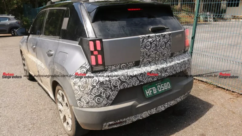 Fiat Argo X 2027: flagra mostra três protótipos da versão topo Impetus MHEV
