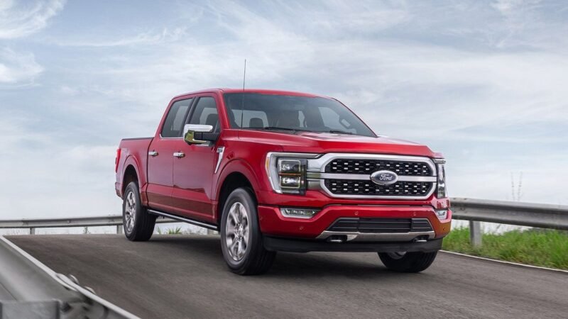 Ford faz recall da F-150 2023 a 2026 por falha na fixação do tanque de combustível