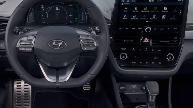 Honda City RS 2027 custa R$ 3.100 a mais que o Touring e mantém o mesmo motor