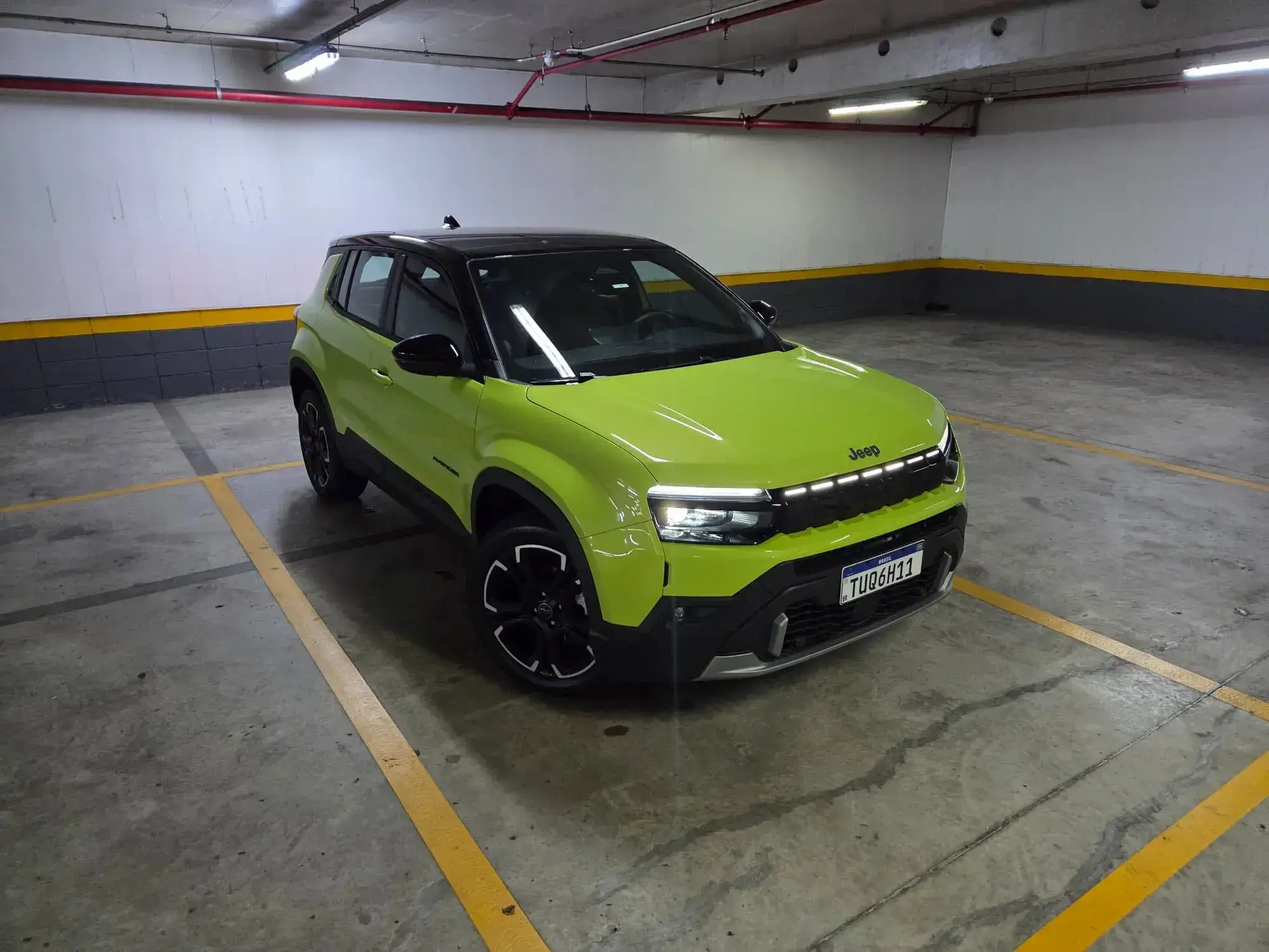 Jeep Avenger fica R$ 2 mil mais caro e parte de R$ 121.990