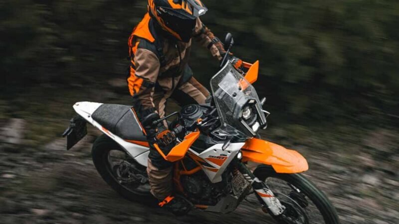 KTM 390 Adventure X começa a ser montada em Manaus com 45 cv e lidera potência entre três trails médias