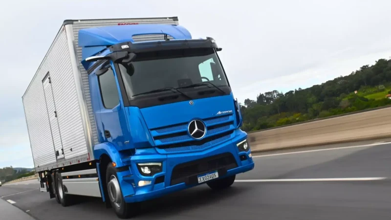 Mercedes-Benz abre inscrições para promoção que incentiva mulheres a obter CNH D