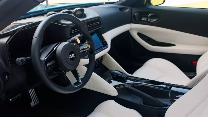 Nissan Z Kaze resgata teto T-top e homenageia esportivos da marca dos anos 1990