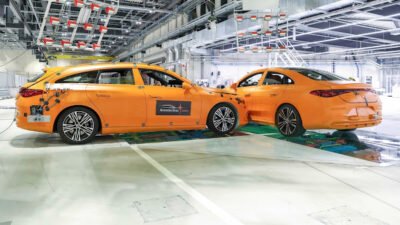 Mercedes realiza teste de colisão lateral entre dois CLA a 56 km/h