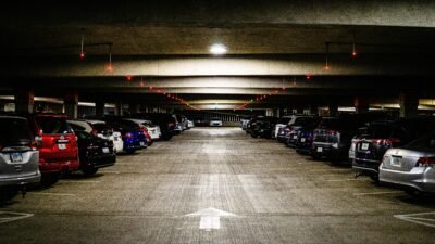 Veículo furtado no estacionamento de uma empresa: quando ela responde e o que fazer
