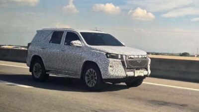 Flagra: novo Toyota SW4 aparece mais quadradão e deve estrear até 2028, após nova geração da Hilux