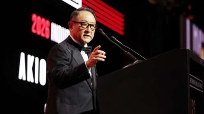 No Hall da Fama, presidente da Toyota pede união entre rivais diante do avanço chinês