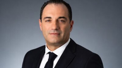 Stellantis mantém metas e prevê voltar ao caixa positivo em 2027, mesmo com ações na mínima histórica