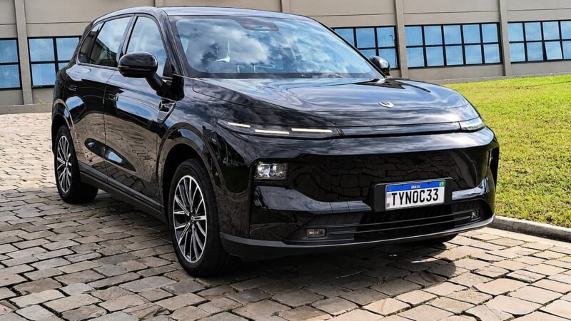 Leapmotor mantém plano de novo híbrido plug-in na Europa, com apoio da Stellantis, mesmo com possível restrição a importados chineses