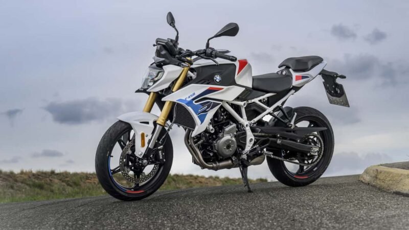 Nova BMW F 450 R: naked de 48 cv tem embreagem que trabalha sozinha e pesa só 175 kg