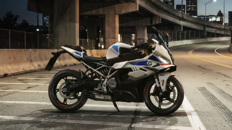 BMW F 450 RR estreia com visual esportivo e herda o DNA da S 1000
