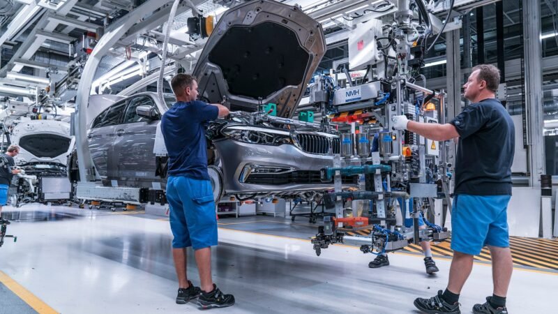 BMW lança demissão voluntária, com casos acima de R$ 3,7 milhões, e site de inscrições cai por excesso de acessos