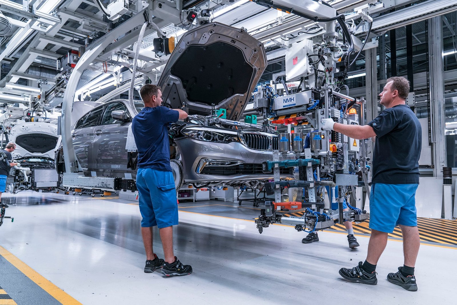 BMW lança demissão voluntária, com casos acima de R$ 3,7 milhões, e site de inscrições cai por excesso de acessos