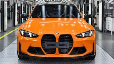 BMW M chega a 1 milhão de carros produzidos com um M3 laranja feito em Munique, fábrica do futuro M3 elétrico