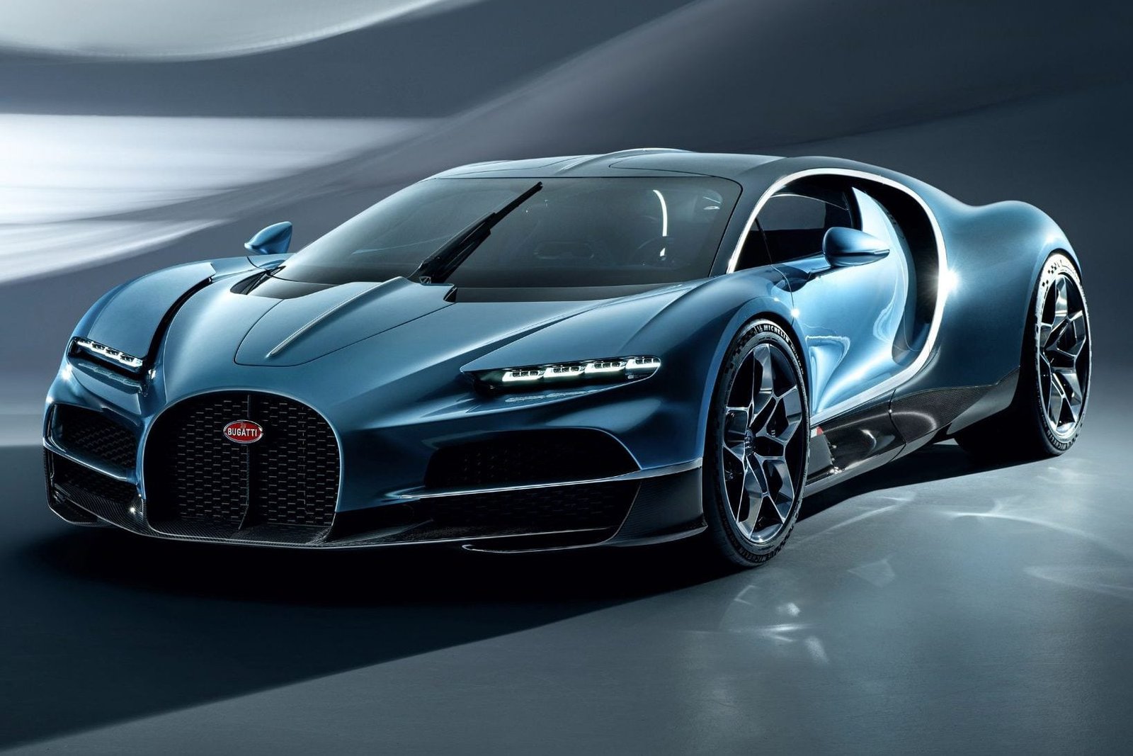 Bugatti Tourbillon pode ganhar versão com câmbio manual, diz CEO da marca