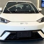 BYD Dolphin Mini acelera e pode ser o primeiro elétrico a liderar o ranking mensal de outubro; Hyundai HB20 segue à frente