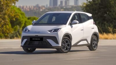 BYD Dolphin Mini ganha versão de 5 lugares e tela de 12,8 polegadas na Europa