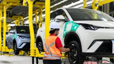 Fábrica da BYD na Bahia aprova reajuste após paralisação de 24 horas: salários sobem 5,3% e cesta alimentação vai a R$ 800
