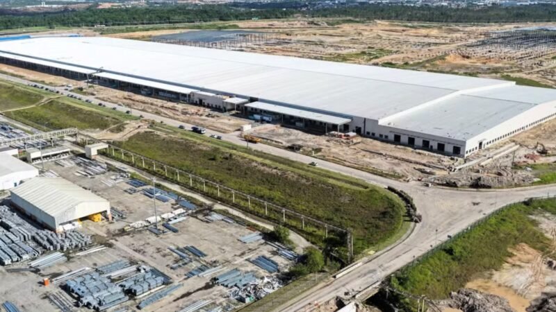 BBC mostra como a BYD está transformando Camaçari, na Bahia, entre milhares de empregos, mudanças culturais e denúncias trabalhistas