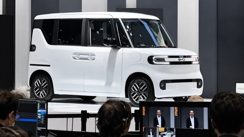 Com quase 2 mil pedidos em dois meses, o BYD Racco deixa de ser exclusivo do Japão e estreia comercialmente no Sri Lanka