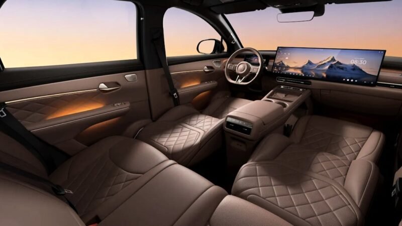 BYD revela o interior do novo Tang elétrico com duas telas no painel de 35,4 e 30 polegadas