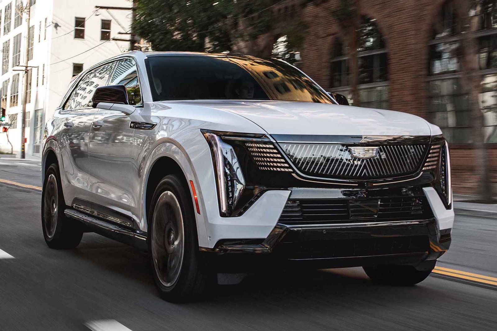 Cadillac Escalade IQ 2027 terá versão topo de linha com rodas de 24″ e fibra de carbono exclusivas