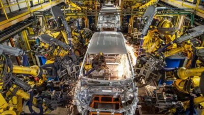 General Motors aposta em IA para desenvolver carros em dois anos e responde à indústria chinesa