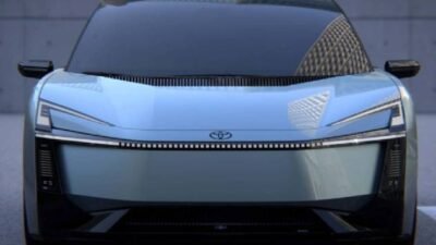 Novo Corolla terá versão elétrica feita na China, mas híbrido e a gasolina chegam antes