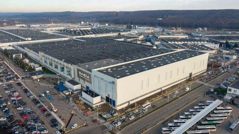 Com Duster e Bigster mais caros, Dacia suspende por quatro dias a produção na fábrica de Mioveni, na Romênia