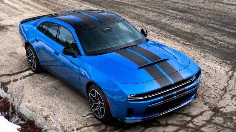 Stellantis avalia levar o V8 de volta ao Dodge Charger com versão Hellcat, mas não confirma o projeto