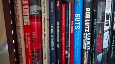 5 livros essenciais para fãs de carros: biografias, mecânica e bastidores da indústria