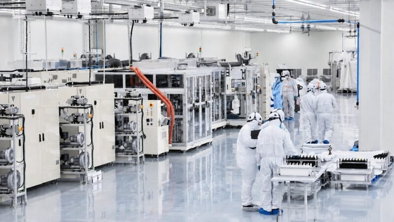 Montadoras pedem mais tempo para cumprir regra dos elétricos; baterias podem definir quais modelos terão acesso a incentivos na Europa