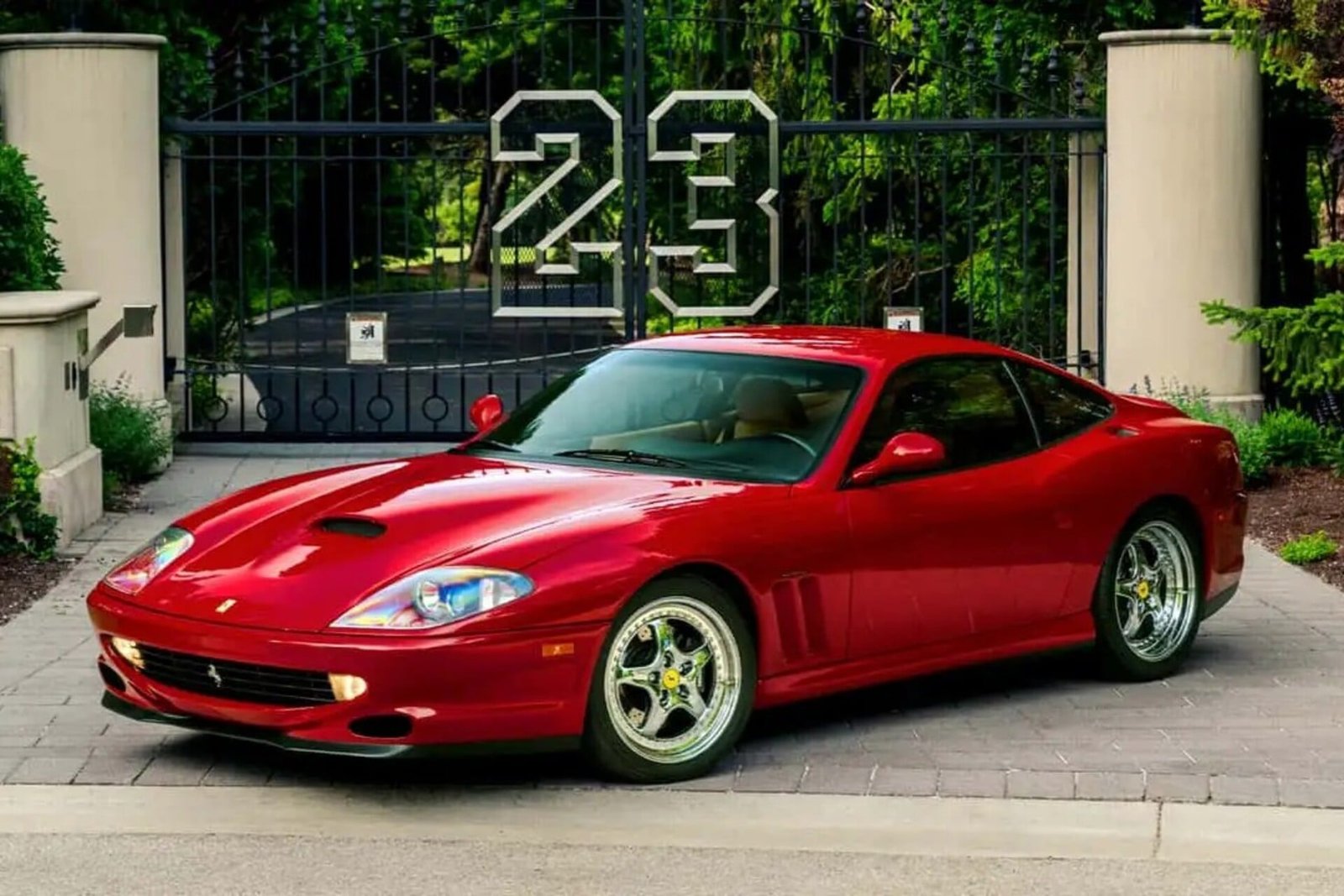 Ferrari de Michael Jordan é vendida por R$ 14 milhões em leilão, mais que o dobro do previsto