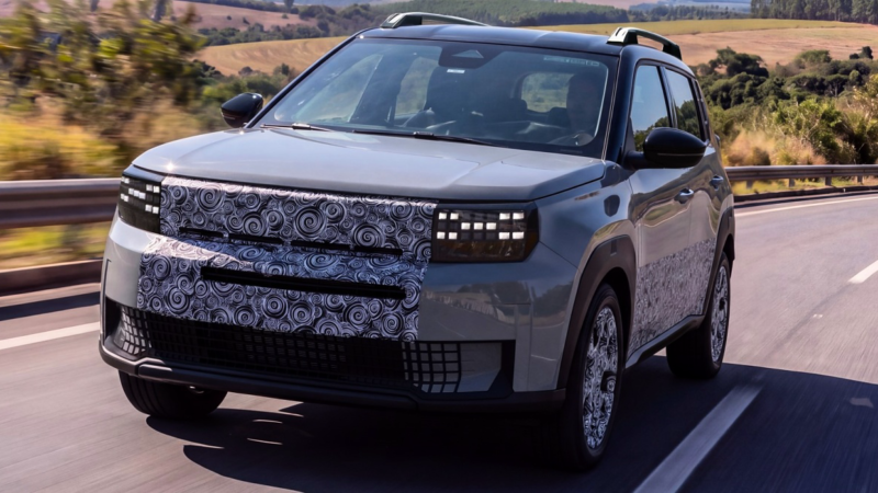 Fiat Argo X aparece quase sem camuflagem em testes no Brasil antes da estreia como opção ao atual Argo