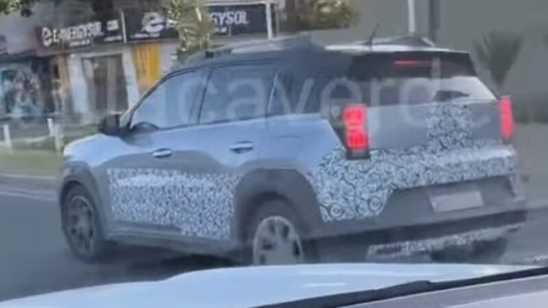 Fiat Argo X é flagrado com menos camuflagem e se aproxima da estreia; novo compacto se inspira no Grande Panda