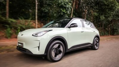Enquanto prepara o EX2 nacional, grupo Geely quer Google integrado em todos os seus carros