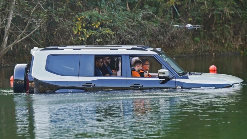 JETOUR G700 conclui teste anfíbio na China antes de estrear no Brasil em 2026