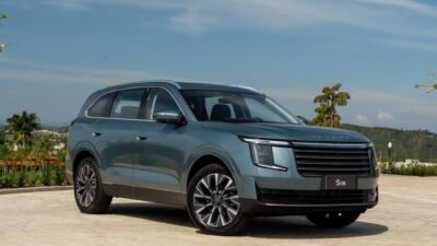 Jetour S08 é o primeiro SUV de 7 lugares da marca, é híbrido plug-in e tem até geladeira