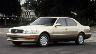 Lexus LS400: o sedã que inspirou fase do Street Fighter II e abalou a Mercedes-Benz