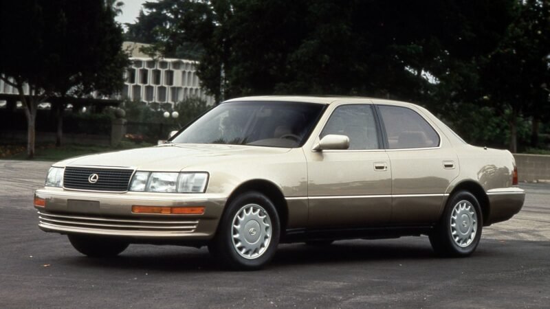 Lexus LS400: o sedã que inspirou fase do Street Fighter II e abalou a Mercedes-Benz